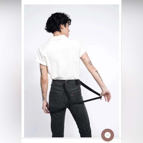 NWOT Wildfang Essential Oxford Button Up - Size Medium - Picture 2 of 9